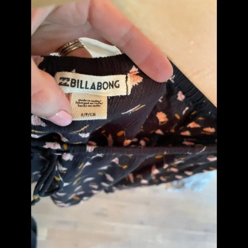 Billabong Off Shoulder Crop Top Size S